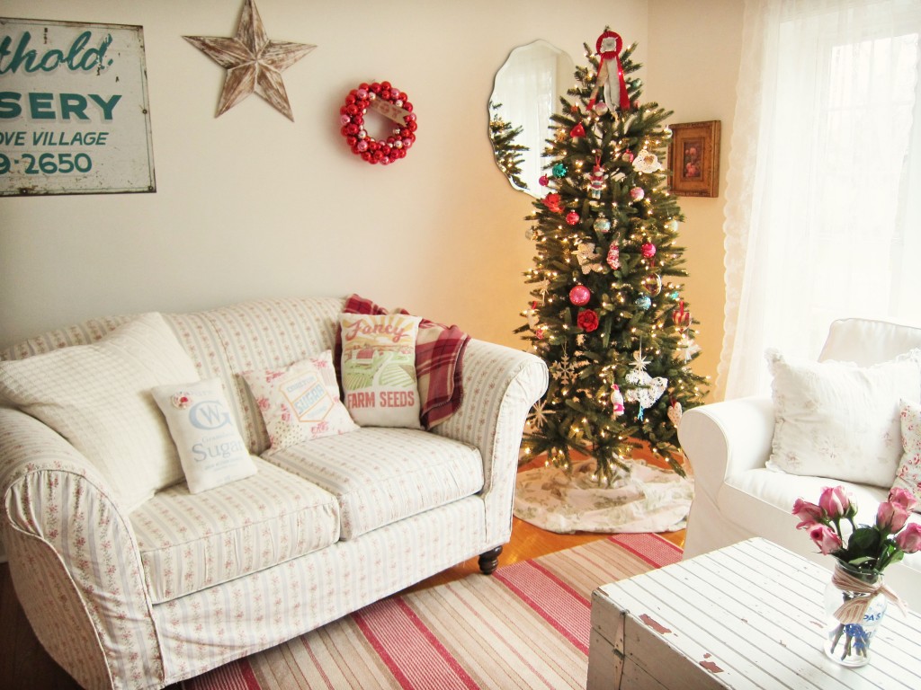 海外のオシャレなクリスマスデコレーション画像:リビングルームの飾り方 Interior Design Box 海外の使えるインテリア術