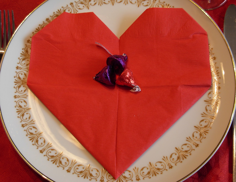 ハート形ナプキンの折り方特集 バレンタインの食卓に Interior Design Box 海外の使えるインテリア術