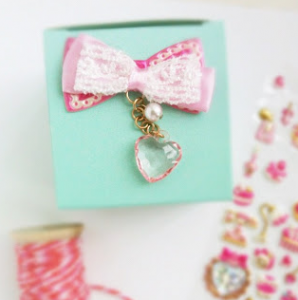 かわいいギフトボックスのラッピング