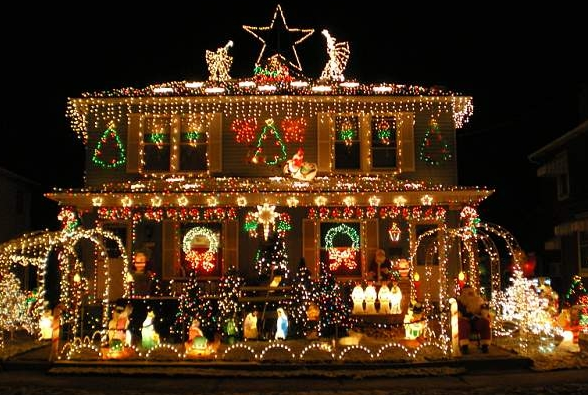 画像 家と外のクリスマスライトアップ実例 綺麗な飾り付けアイデア Interior Design Box 海外の使えるインテリア術